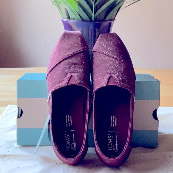 Toms Shoes - 🪸TOMS BURGUNDY GLIMMER SHOES 🪸